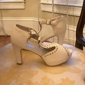 Women’s vintage t-strap sandals never been worn. ''